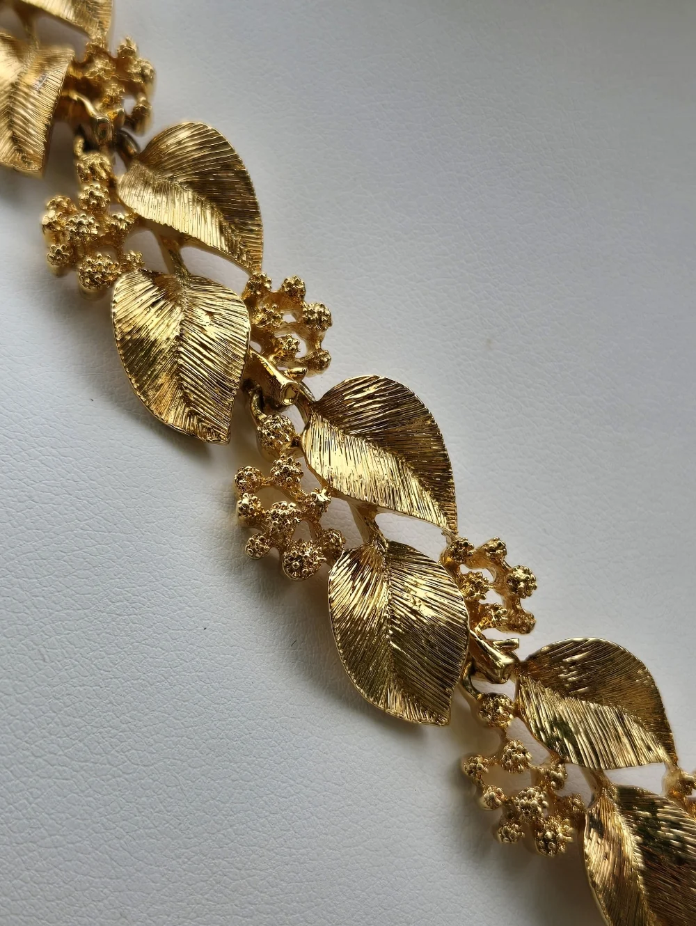 Napier Vintage Gold plated Elegant Gold Leaf Link Necklace